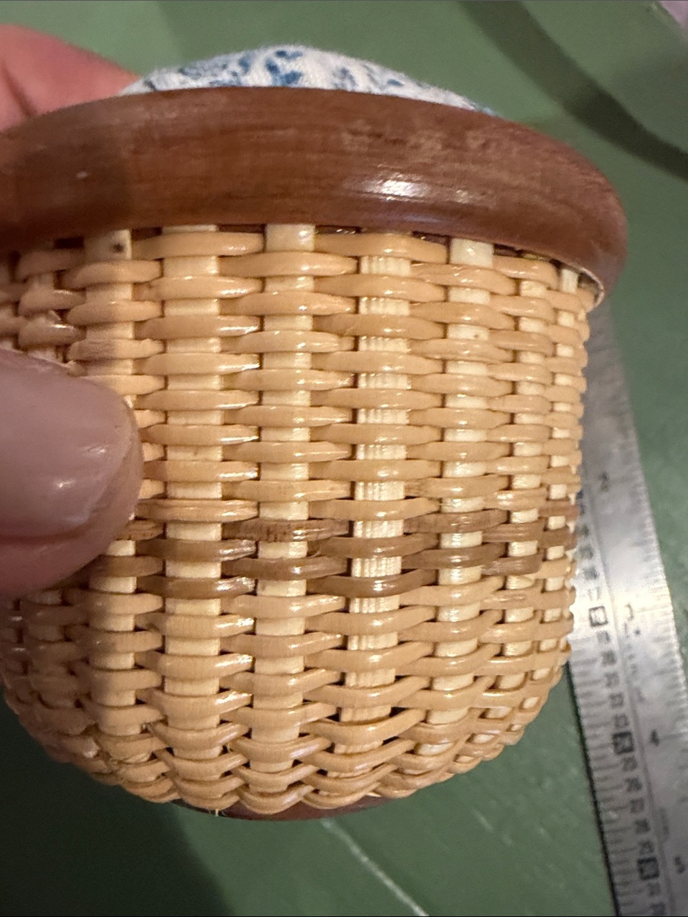 Nantucket Basket signed MR with removable pincushion - Picture 4 of 8